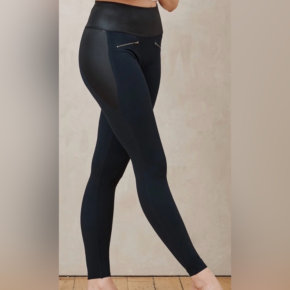 ADAY Throw it Higher Leggings with pockets Navy Blue/Black Size Large